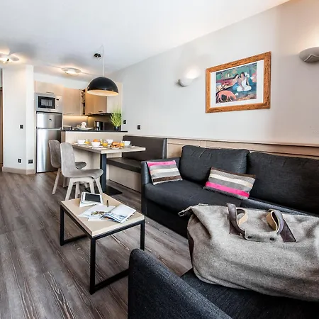 Village Montana Apartahotel 4*