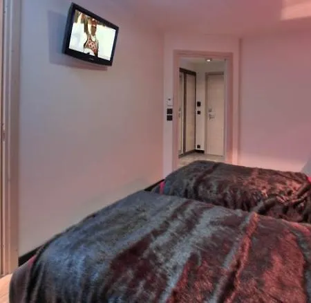 Apartahotel Village Montana 4*