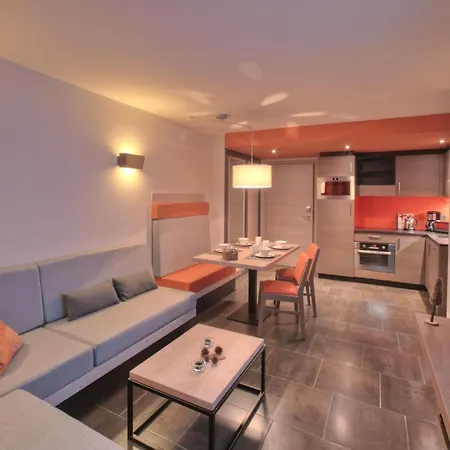 Village Montana Apartahotel 4*